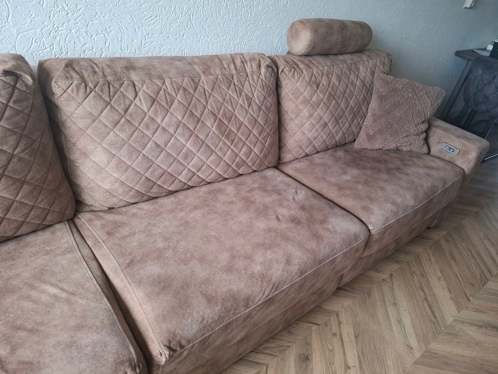 Comfortabele bank met relaxfunctie en USB-aansluiting, Huis en Inrichting, Banken | Bankstellen, Ophalen, Minder dan 75 cm, Zo goed als nieuw