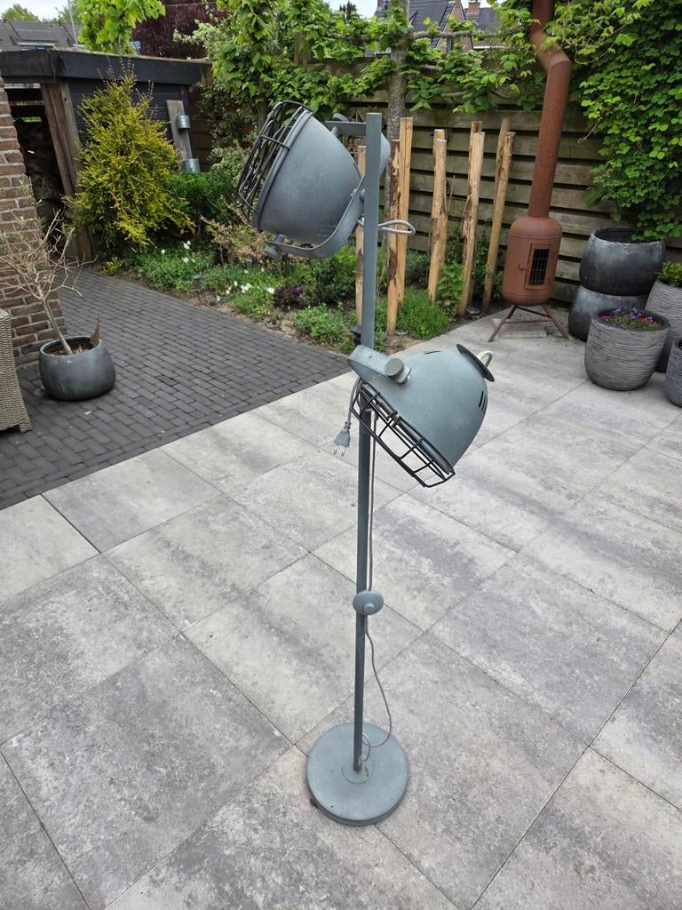 Vintage Industriële Vloerlamp met Twee Spots, Huis en Inrichting, Gebruikt, Ophalen of Verzenden, Metaal, 150 tot 200 cm