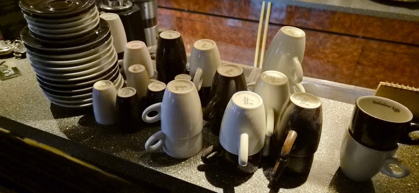 koffiekopjes beukenhorst wit en donkerbruin, Ophalen, Overige stijlen, Kop(pen) en/of Schotel(s)