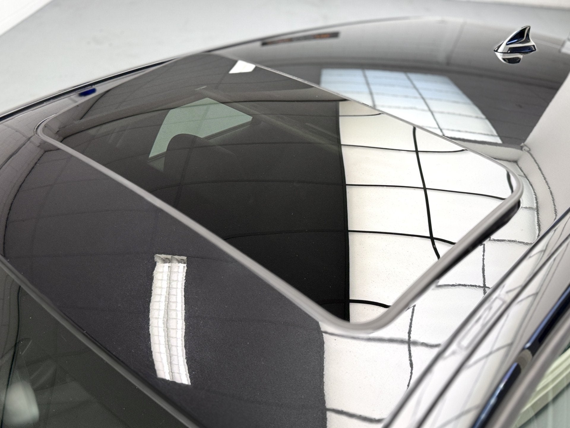 BMW 1-serie 116i High Executive 2013, Xenon, Zonnedak, Auto's, Dealer onderhouden, Gebruikt, 4 cilinders, Zwart