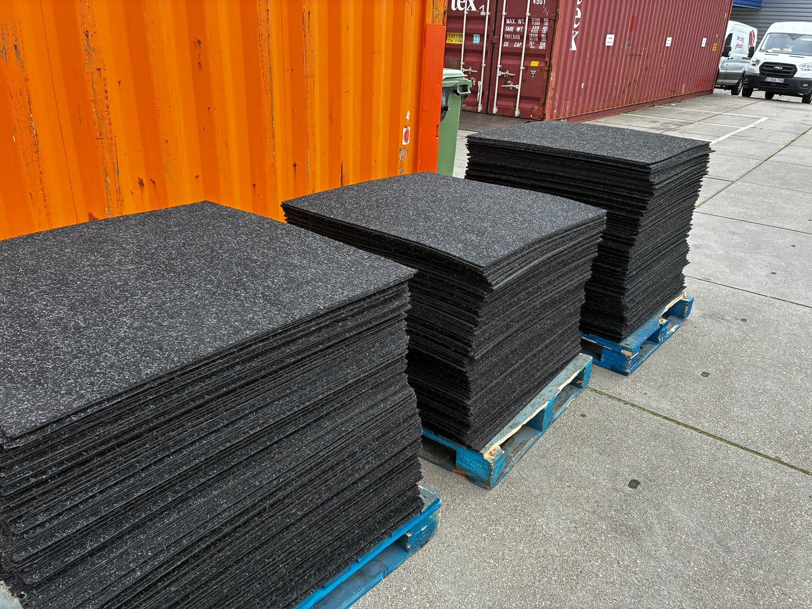 Tapijttegels 5000 stuks 100x100cm, Ophalen, 75 m² of meer, Grijs, Zo goed als nieuw