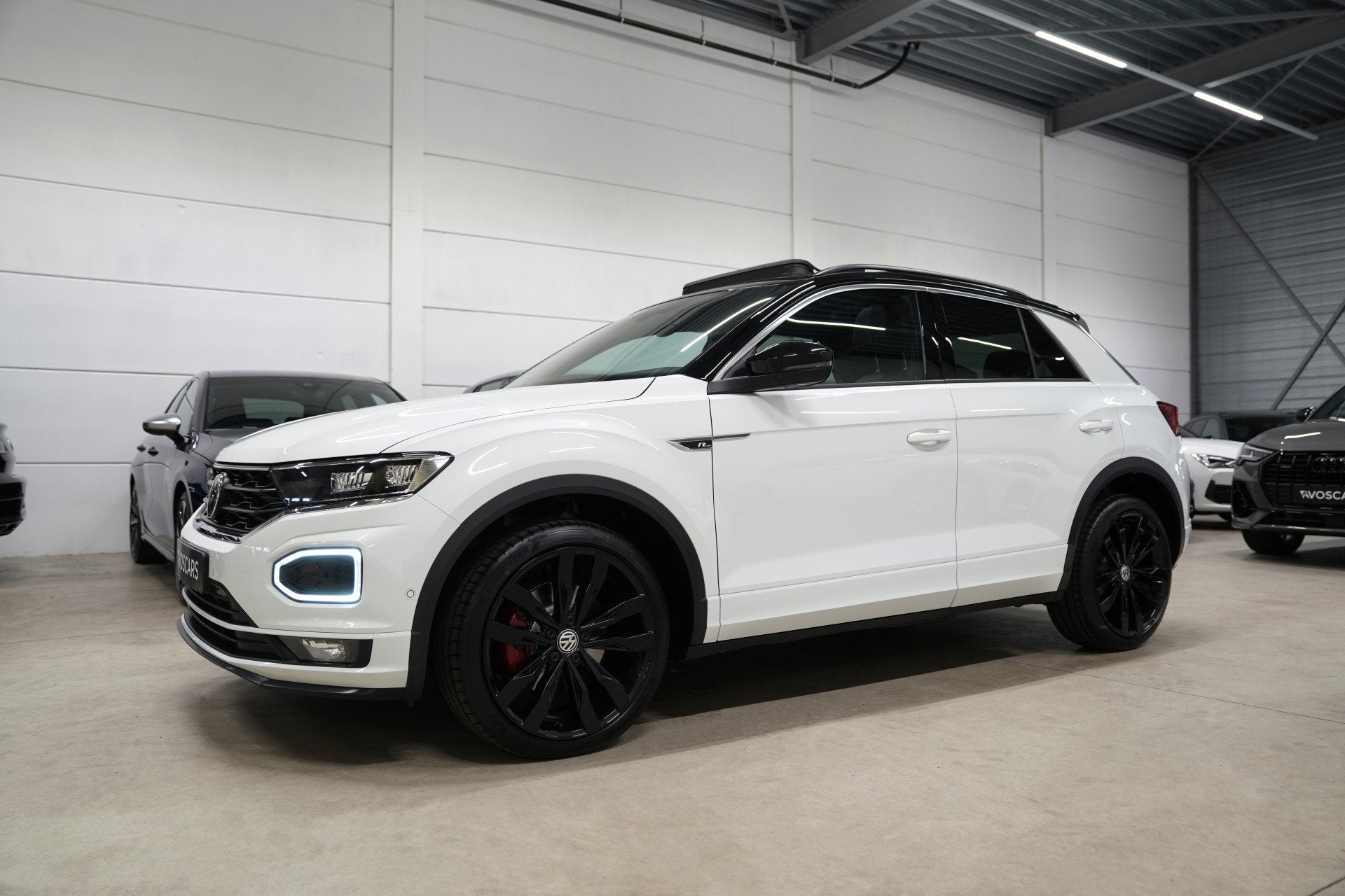 Volkswagen T-Roc 1.5 TSI 3x R-Line * Trekhaak - Pano - Virtu, Dealer onderhouden, 4 cilinders, Leder en Stof, Wit