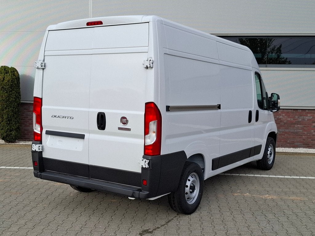Fiat Ducato L2H2 120PK All Weather + Betimmering, 3300 kg, Euro 6, 4 cilinders, Leder en Stof