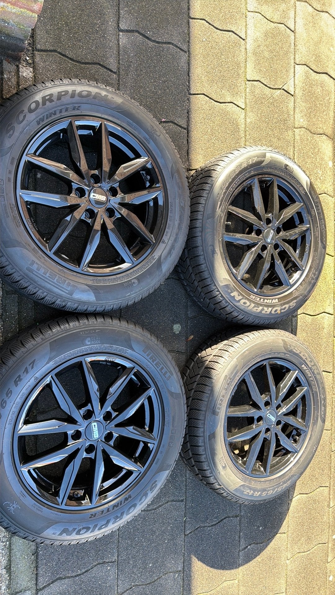 Volkswagen tiguan winterset 215/65-17 pirelli, Ophalen, Banden en Velgen, 17 inch, Winterbanden