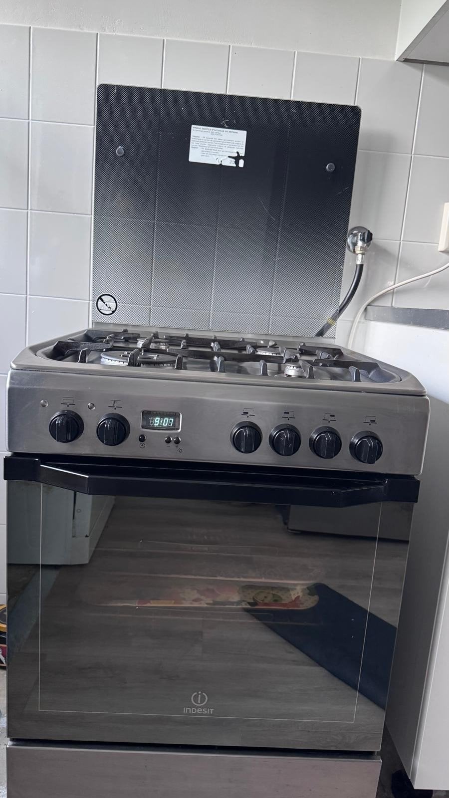 Gasfornuis met oven - Indesit - Goede staat, Ophalen, Gebruikt, 4 kookzones, Gas