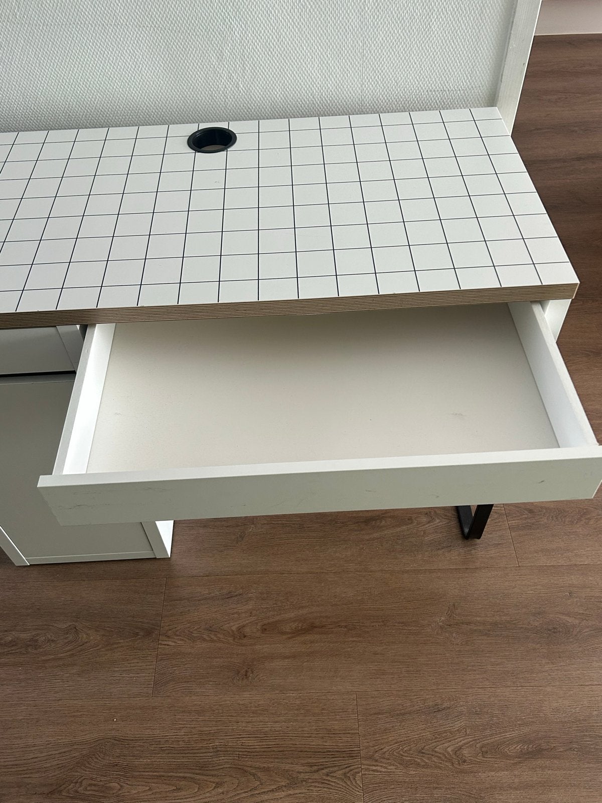 Modern kinderbureau met opbergruimte en lade, Ophalen, Gebruikt, Met lades, Spaanplaat of MDF