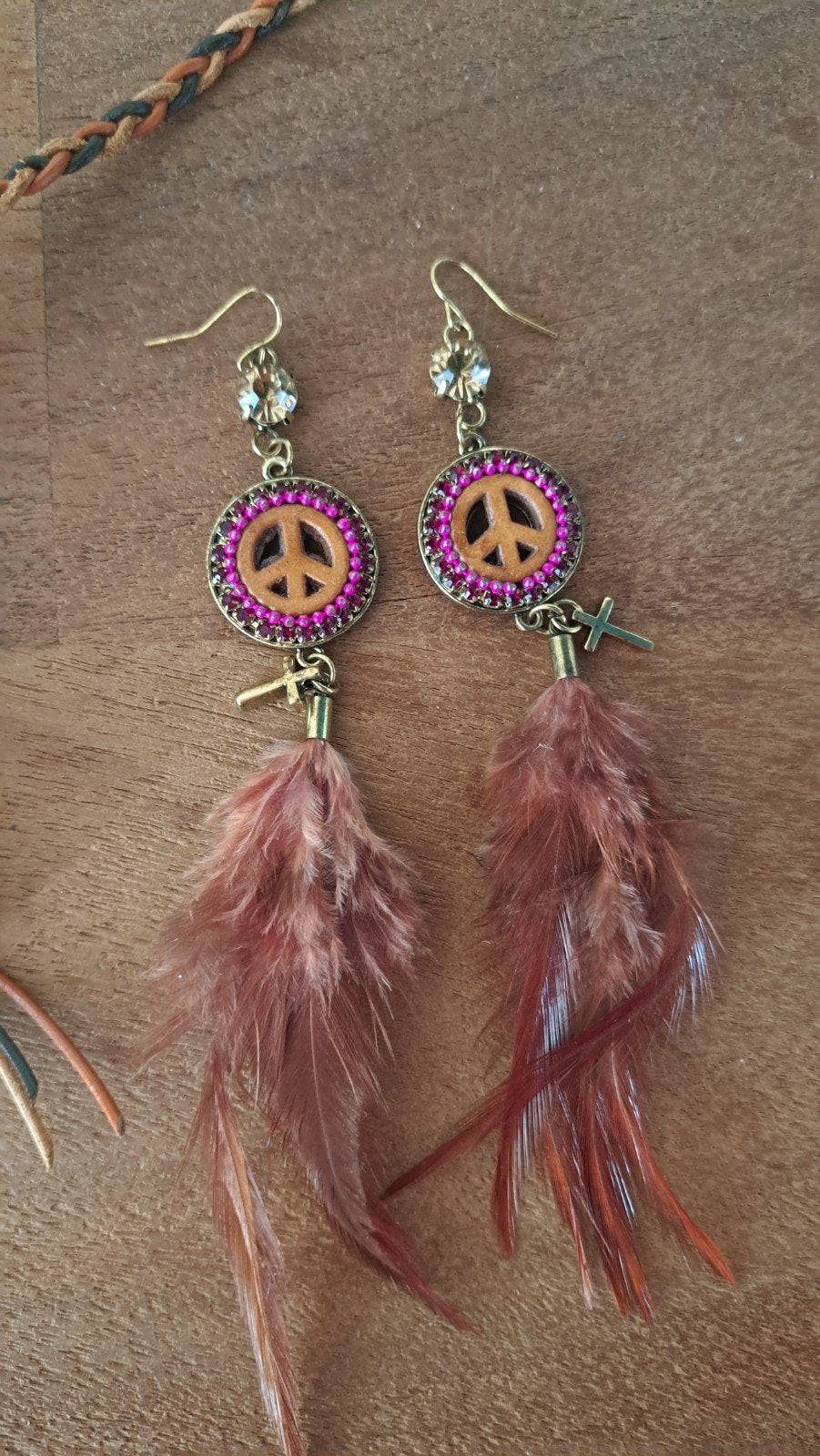 Hippie oorbellen en hoofdbandje met peace-teken en veren, Met kristal, Overige materialen, Hangers, Bruin