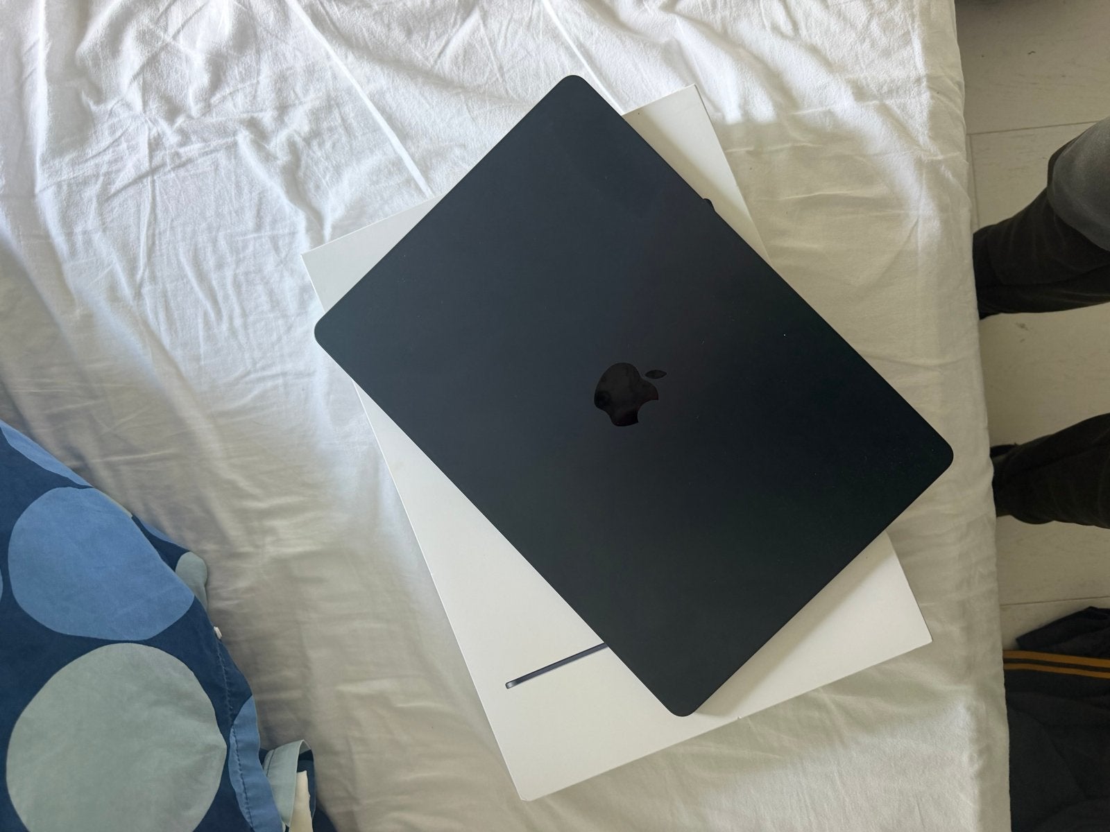 Foto 4 van MacBook Air M4 15 inch 16GB/256GB met laptop hoes