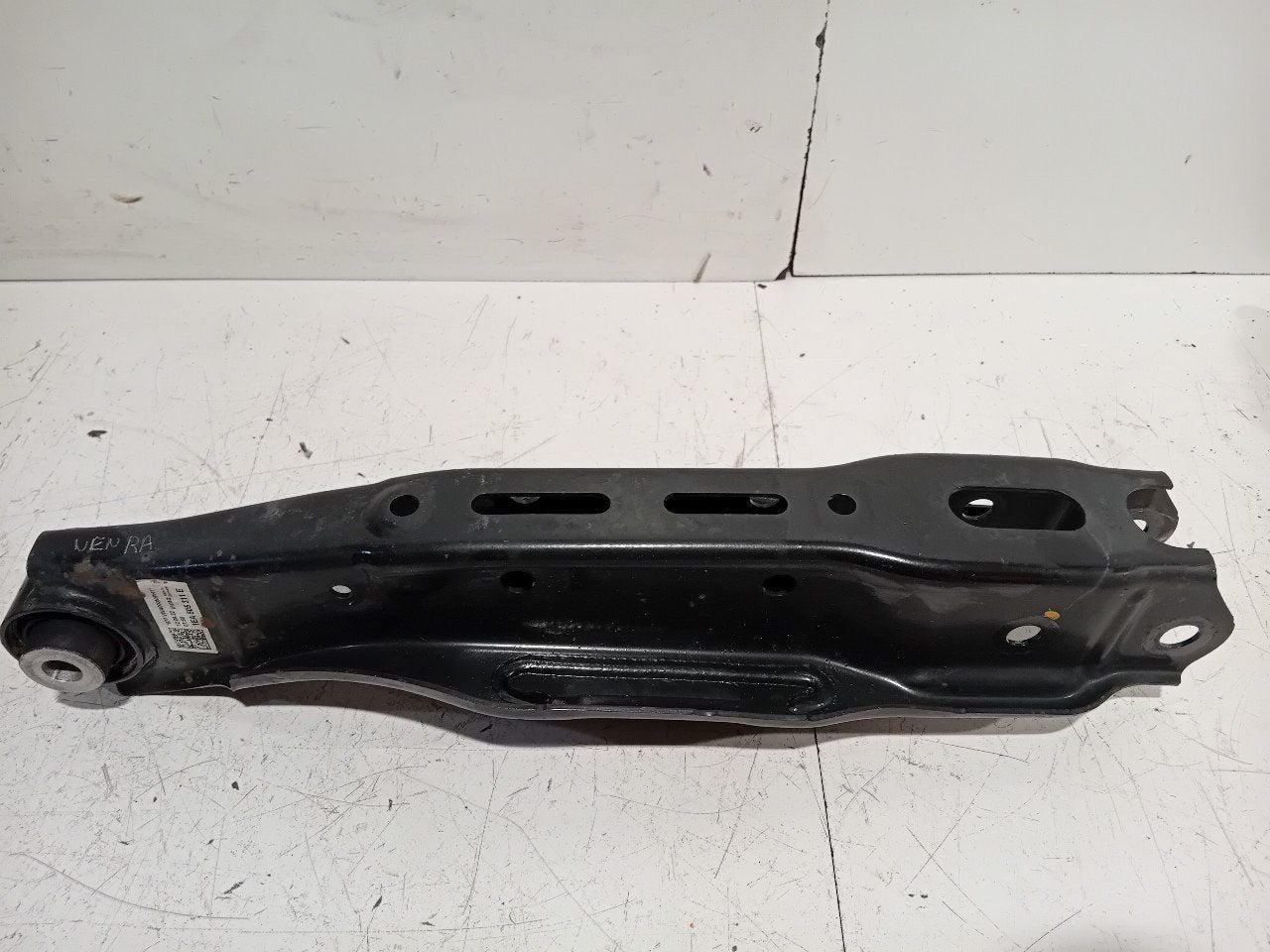Draagarm rechts achter Volkswagen ID.4, Onderdelen@venauto.nl, Van der Ven Autorecycling B.V., Gebruikt, Ettenseweg 76, 4706 PB Roosendaal, The Netherlands