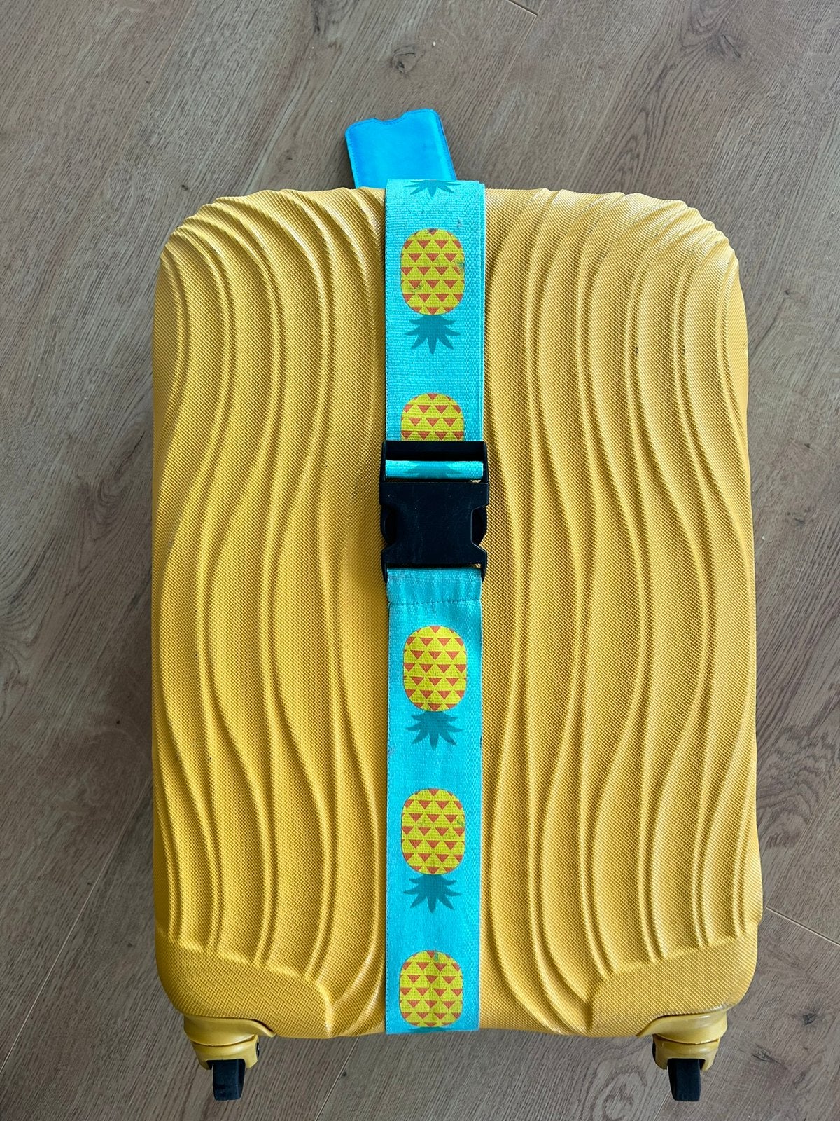 Gele carry-on koffer, Ophalen, Uitschuifbare handgreep, Gebruikt, 50 tot 60 cm