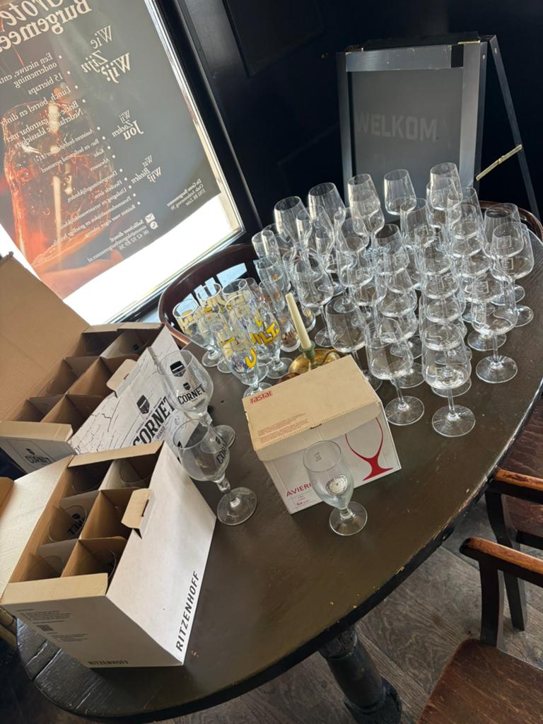 Gratis bierglazen en wijnglazen, Verzamelen, Ophalen, Zo goed als nieuw, Overige typen