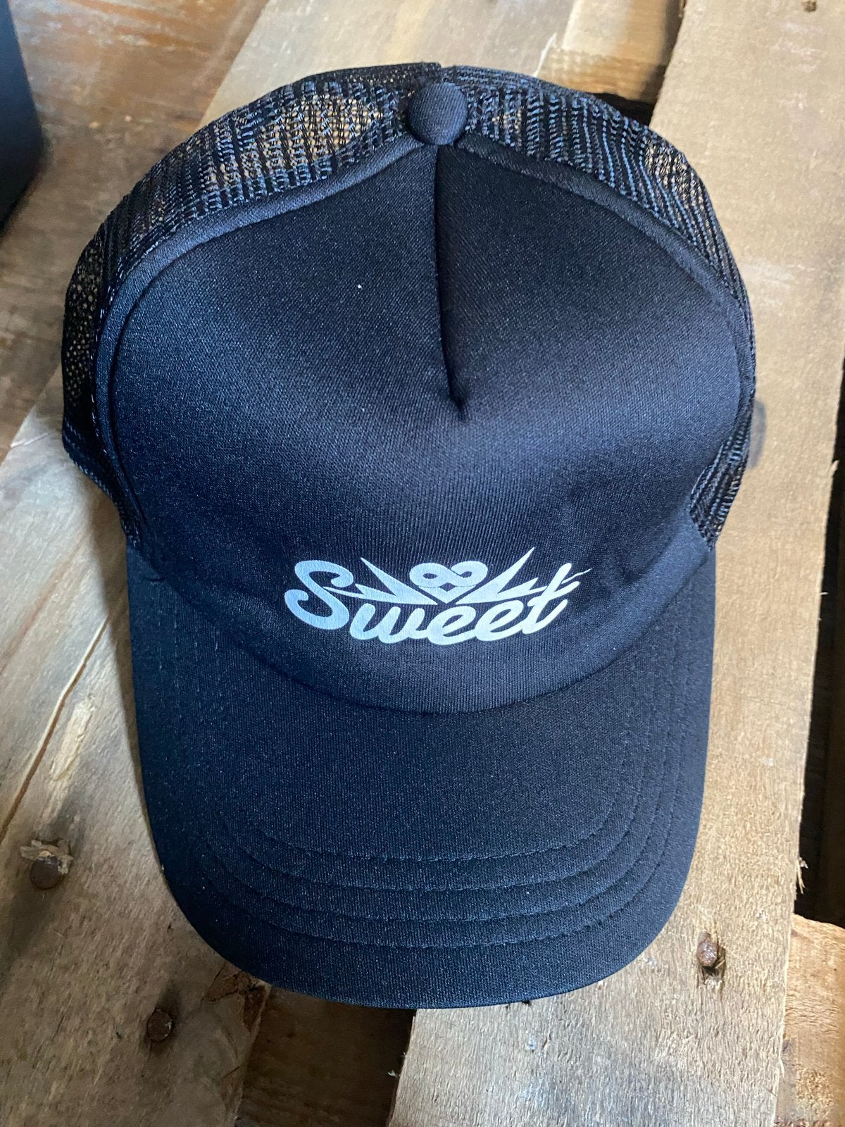 Zwarte Trucker Pet met 'Sweet' Opdruk, Ophalen of Verzenden, Nieuw, One size fits all, Pet