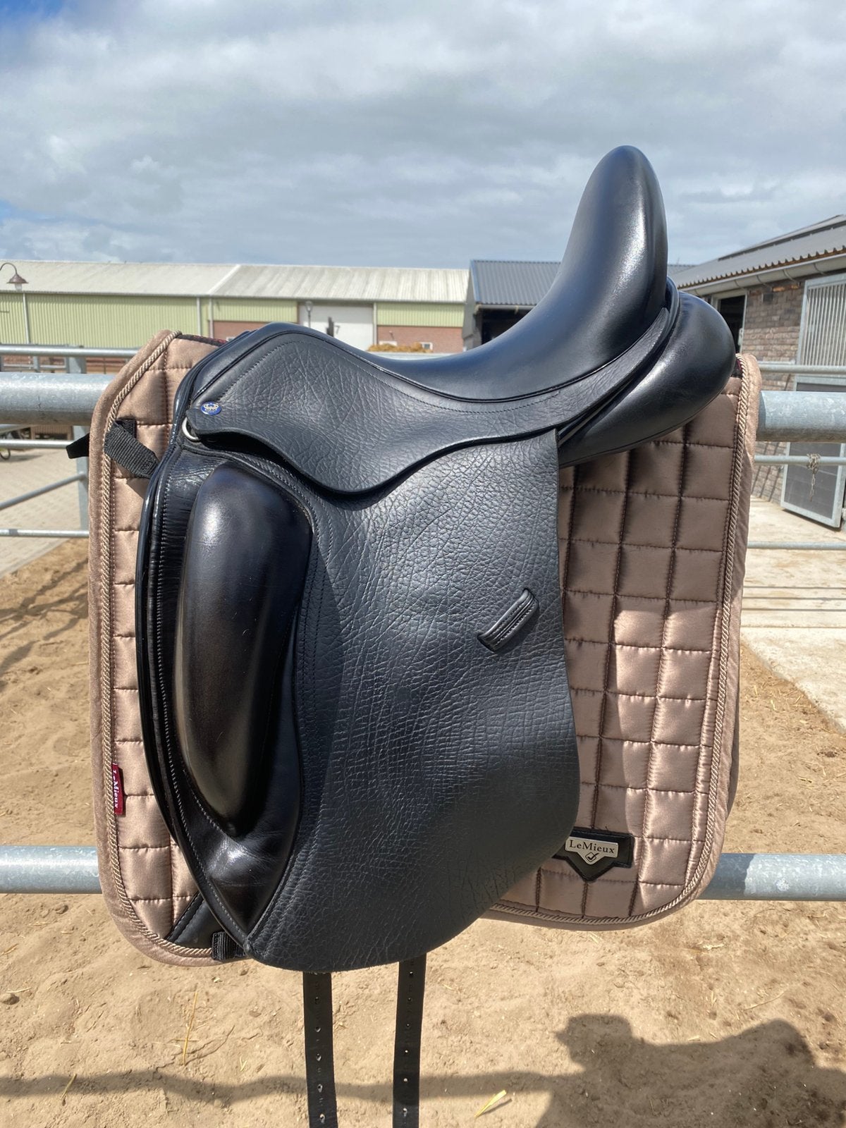 KM zadel Custum Made dressuurzadel / 17 inch / M/W boom, Ophalen, Gebruikt, Dressuur, M (17 inch)