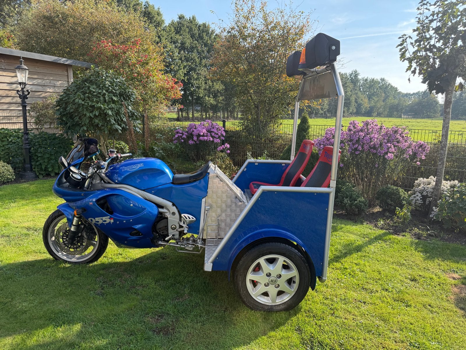 Unieke  Clubmobiel - Praalwagen - carnavalswagen, Hobby en Vrije tijd, Ophalen, Carnaval