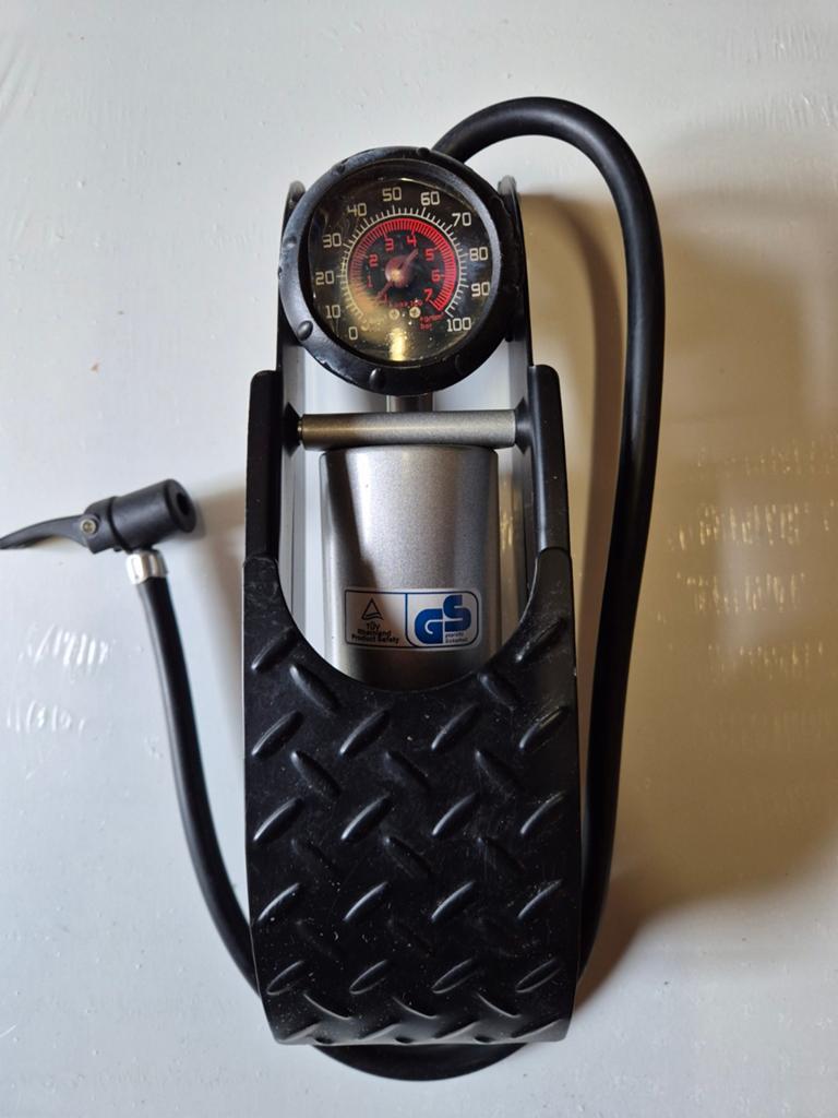 Nieuwe Voetpomp met Manometer voor Auto, Fiets & Ballen, Ophalen of Verzenden, Drukmeter, Nieuw