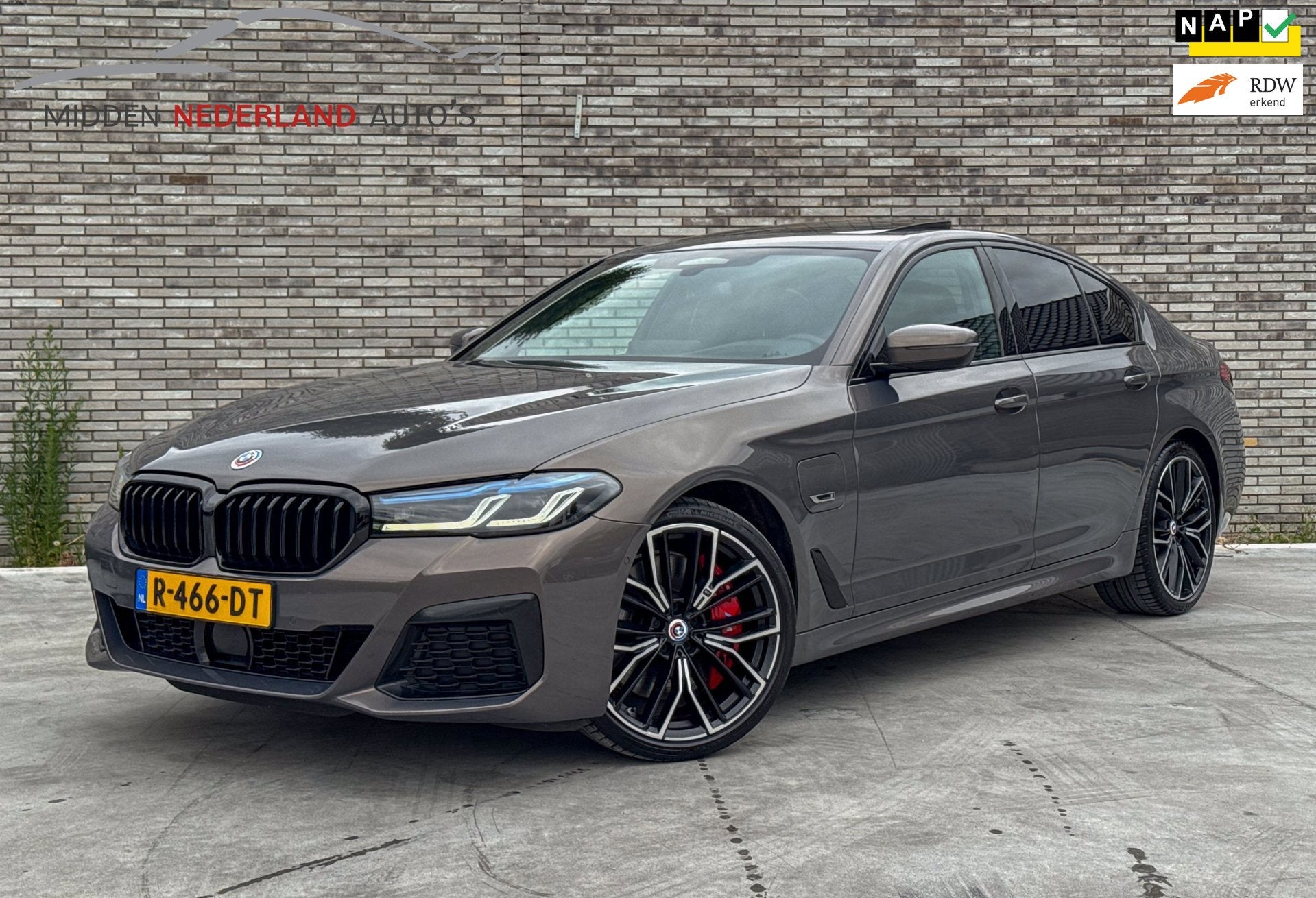 BMW 5-serie 545e xDrive * INIVIDUAL * HUD * ACHTER AS STUURI, Gebruikt, 2000 kg, 120 €/maand, Bedrijf