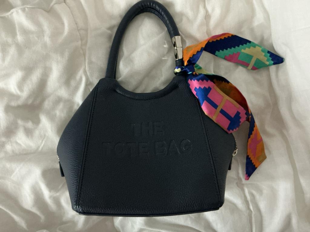 Stijlvolle donkerblauwe tas met sjaaltje, Ophalen of Verzenden, Zo goed als nieuw, Blauw, Handtas