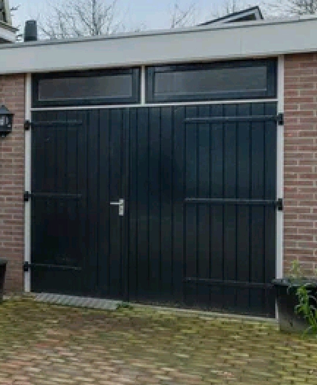 Robuuste houten openslaande garagedeuren met kiepramen, Gebruikt, Deurkozijn, 225 cm of meer, Ophalen of Verzenden