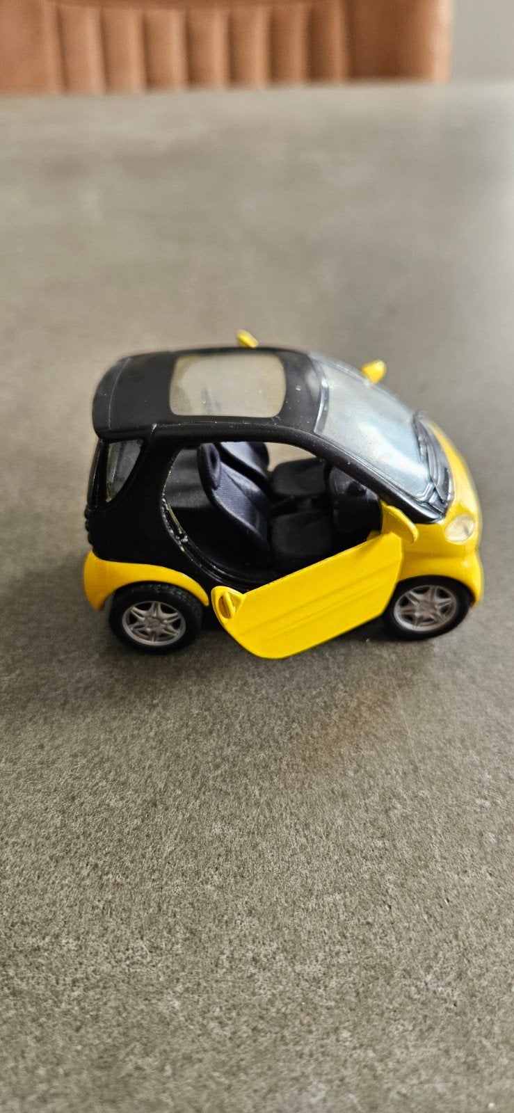 Smart modelauto geel - Gedetailleerd miniatuurvoertuig, Ophalen of Verzenden, Zo goed als nieuw, Auto