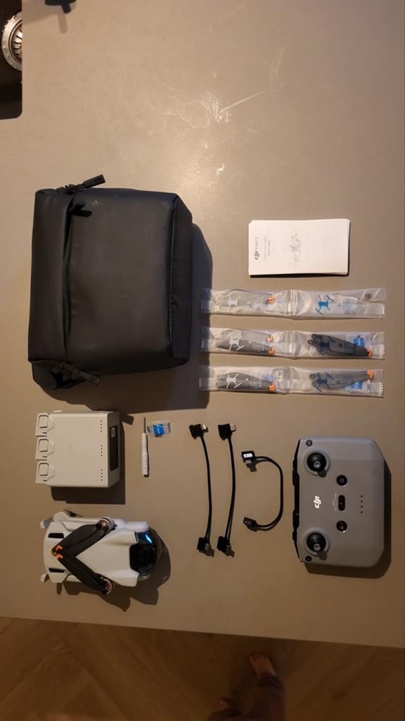 DJI Mini 3 Fly More Combo - 1 propeller kapot, 30 tot 45 minuten, Cameradrone, 100 tot 1000 meter, Altitude Hold