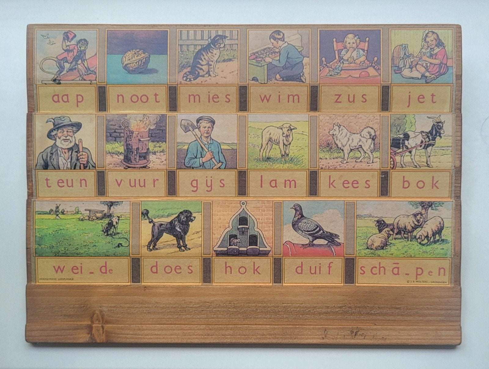 Houten Hoogeveens leesplankje, Ophalen of Verzenden, Overige thema's