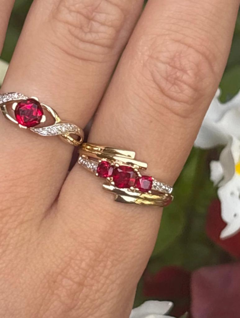 Vintage 9 karaat geelgouden ring met robijn en diamant, Met edelsteen, Ophalen of Verzenden, Zo goed als nieuw, 17 tot 18