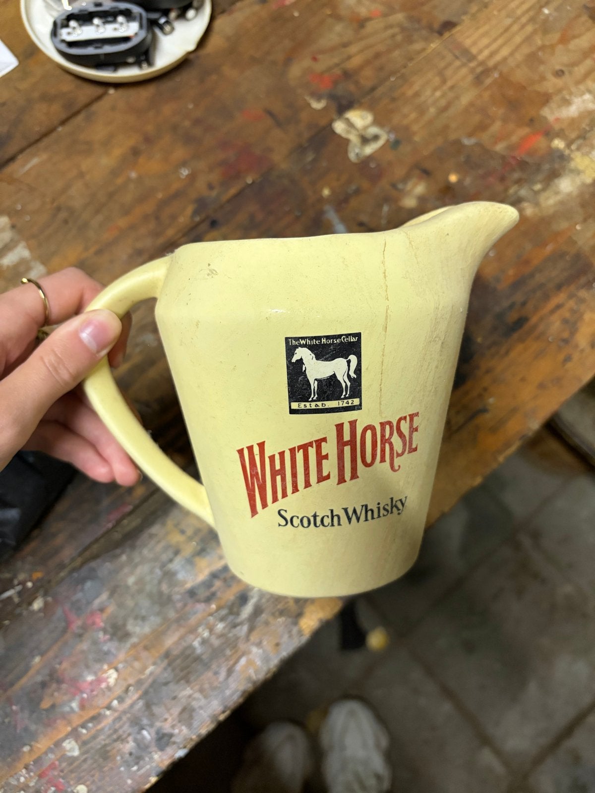 Vintage White Horse Scotch Whisky kan - Wade England, Ophalen