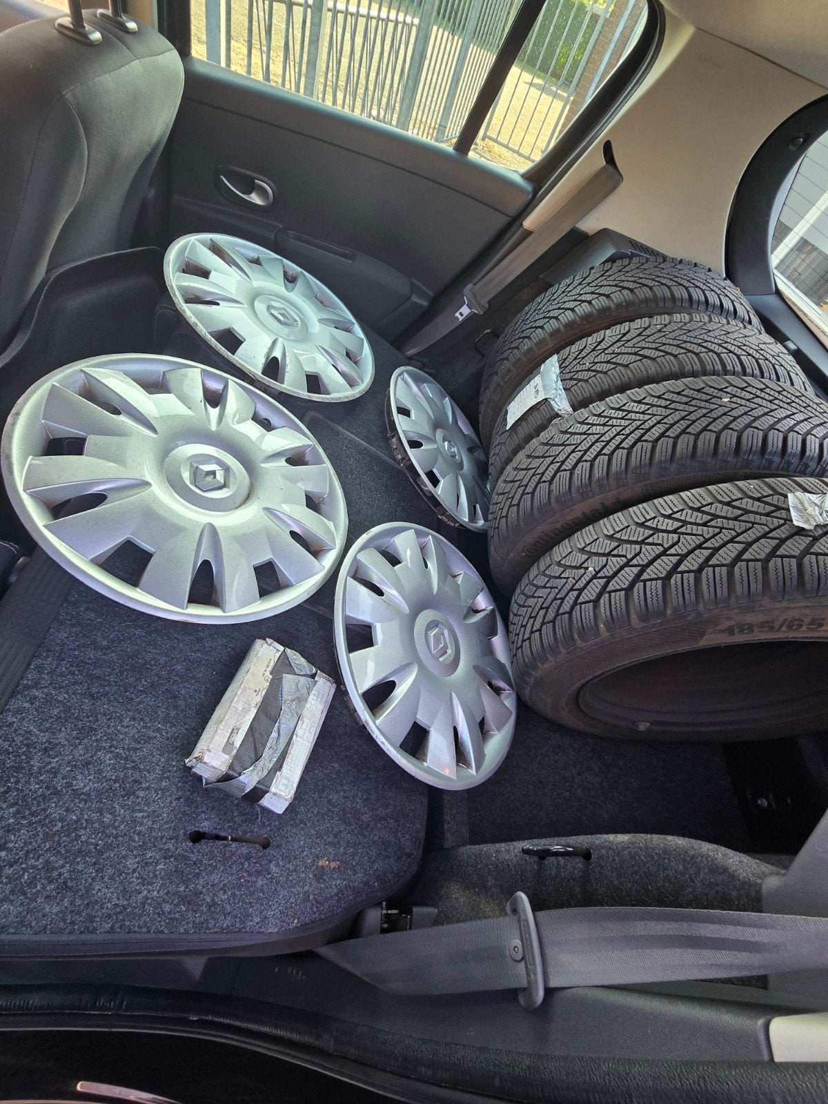 Nette set Continental winterbanden Renault 185/65 R15 + velg, Auto-onderdelen, Banden en Velgen, Ophalen, Personenwagen, Winterbanden