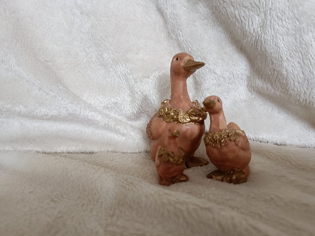 Een moeder sier Gans met 2 jongen, oud roze met goud., Ophalen of Verzenden, Gebruikt, Dier