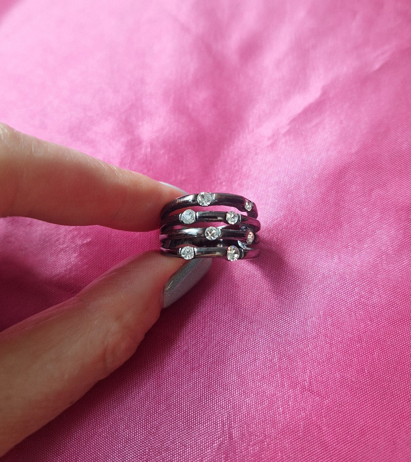 Multi row ring met 8 fonkelende steentjes / donkerbruin, Sieraden, Tassen en Uiterlijk, Ringen, Bruin, Ophalen of Verzenden, Zo goed als nieuw