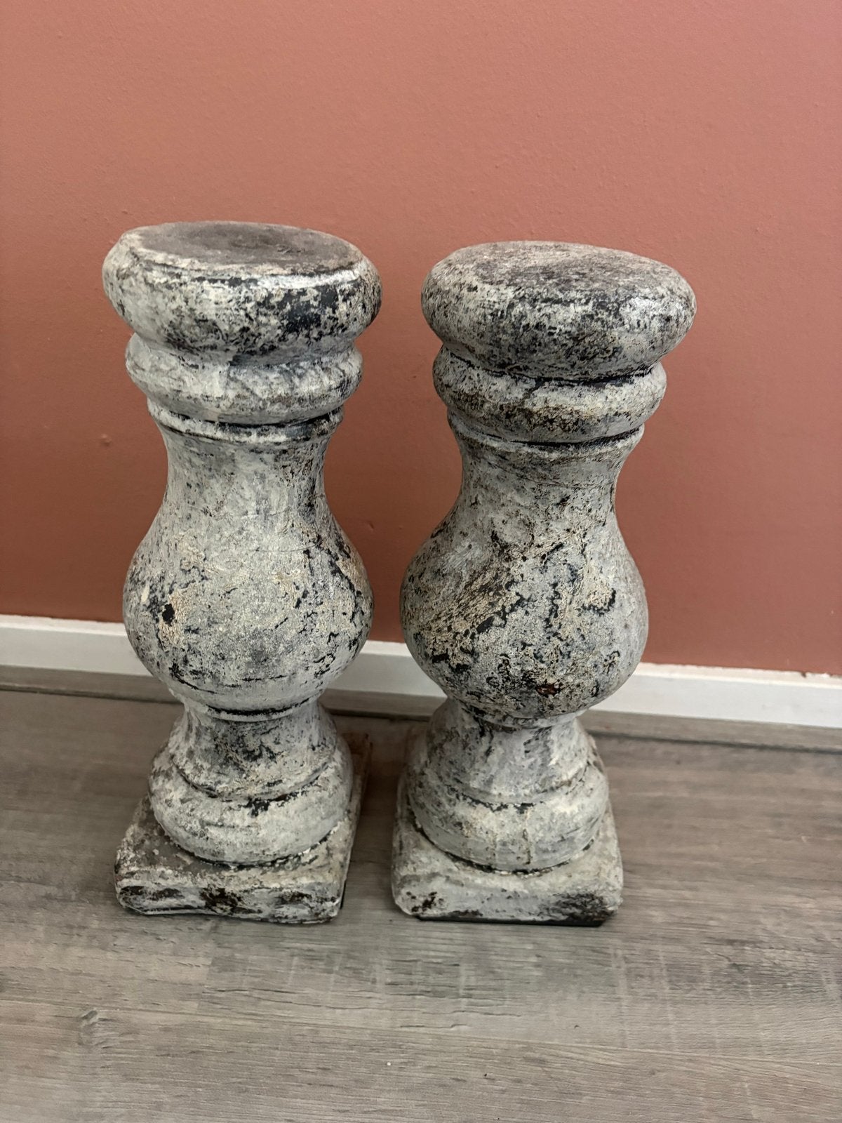Set van 2 rustieke kandelaars - grijs/zwart, Huis en Inrichting, Woonaccessoires | Kandelaars en Kaarsen, Ophalen, Overige materialen