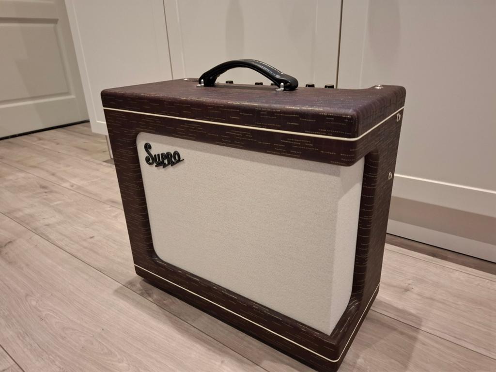Supro Delgate Custom Burgundy, Ophalen, Zo goed als nieuw, Gitaar, Minder dan 50 watt