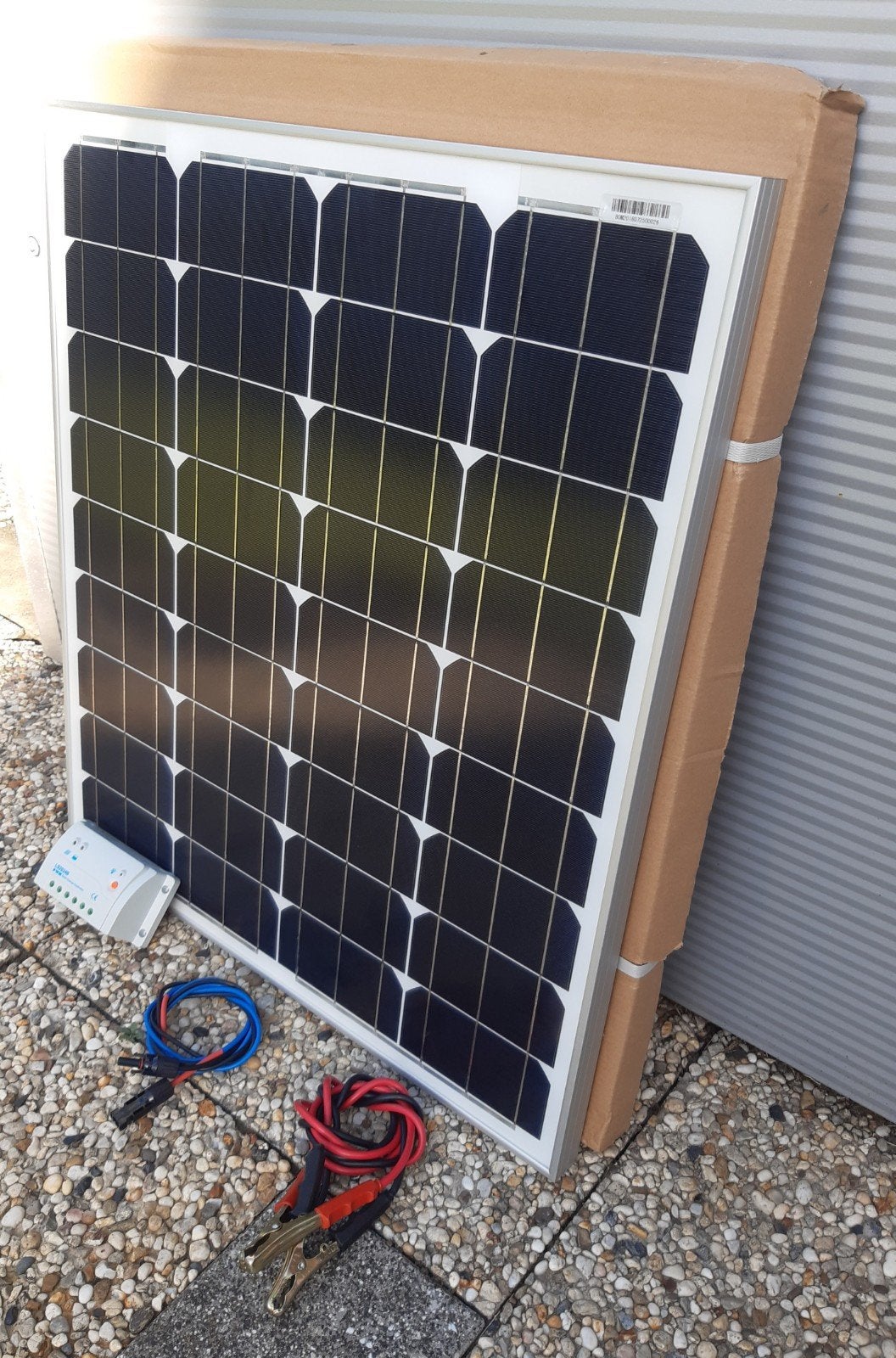Zonnestroomset 80watt zonnepaneel met laadregelaar en kabels, Ophalen, Nieuw, Motor en Techniek