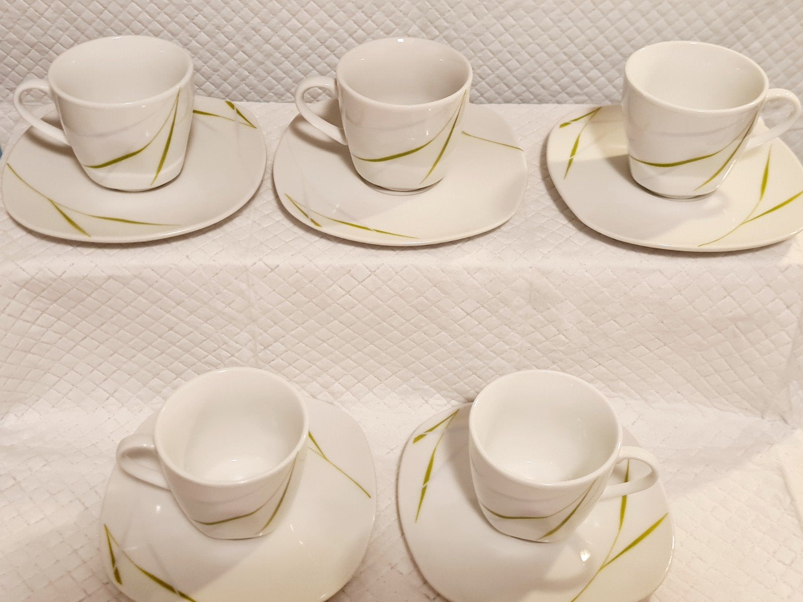 Aviva Van Well Porselein Espressokopjes + Schotel, Huis en Inrichting, Keuken | Servies, Nieuw, Ophalen of Verzenden, Overige stijlen