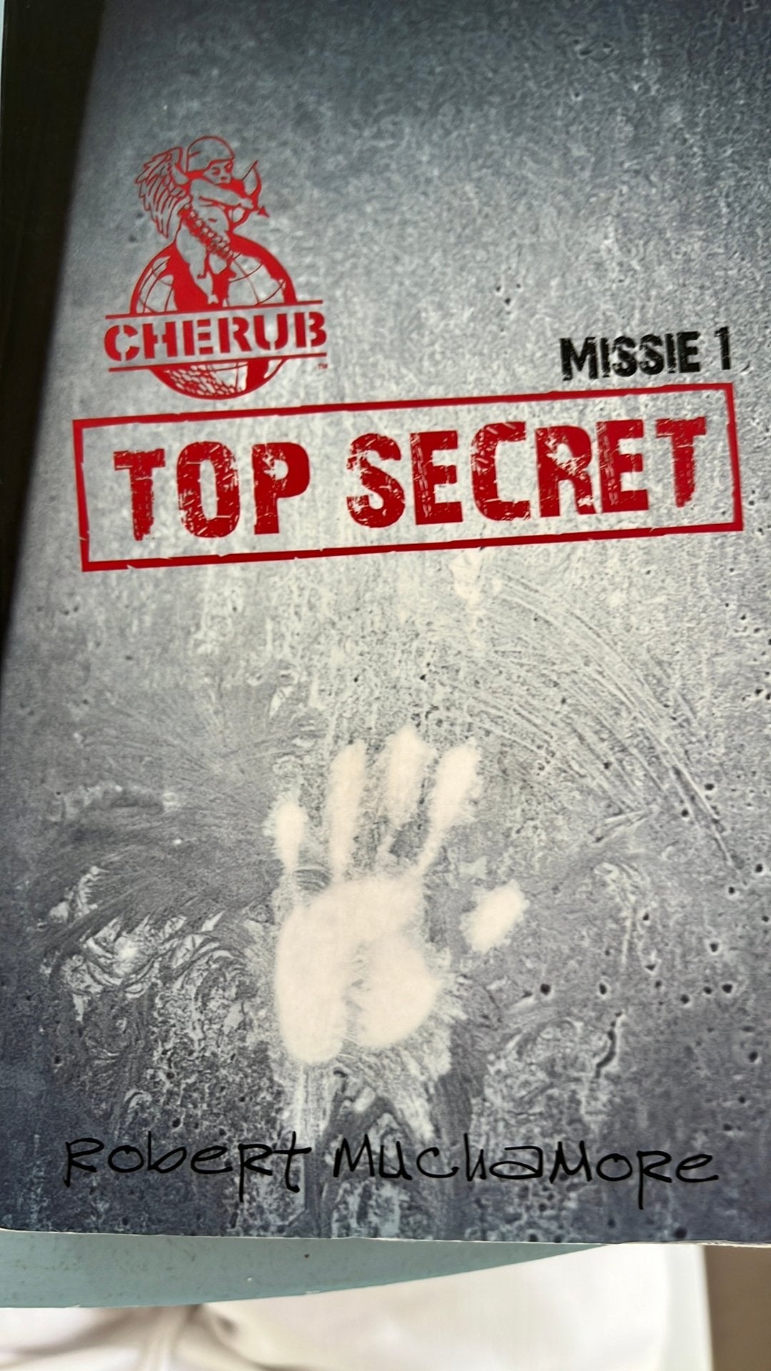 Robert Muchamore - Missie 1 Top Secret, Ophalen of Verzenden, Zo goed als nieuw, Robert Muchamore