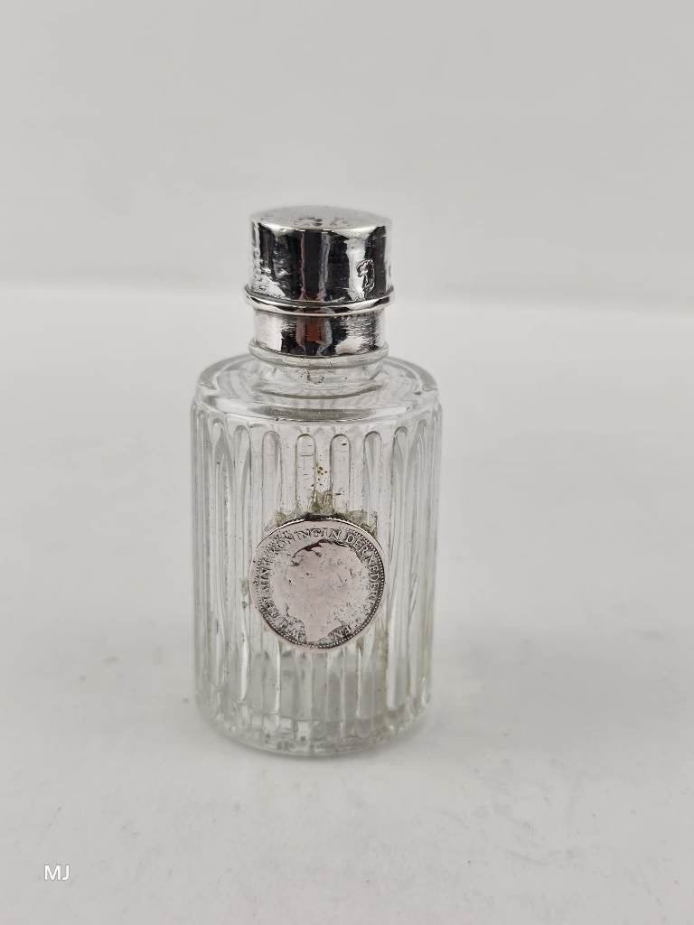 Parfumflesje met zilveren dop                           D147, Gebruikt, ., Ophalen of Verzenden, .