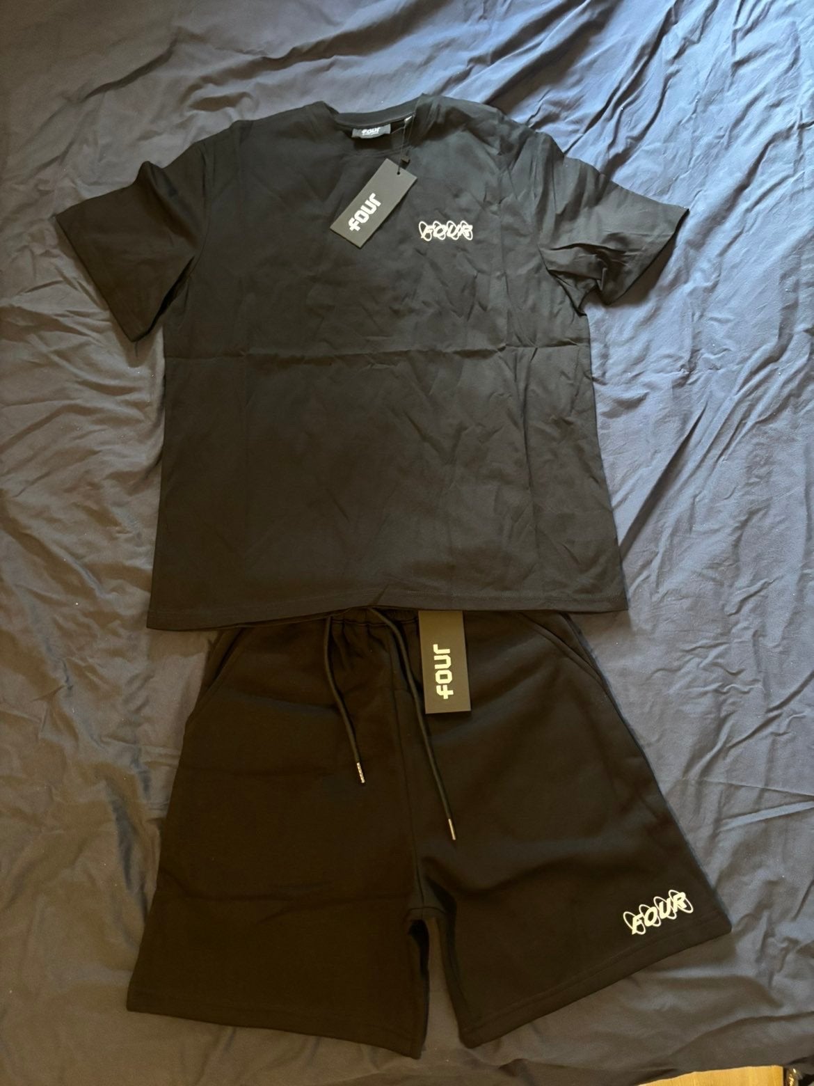 FOUR T-shirt en korte broek set - Zwart, Verzenden, Nieuw, Maat 48/50 (M), Zwart