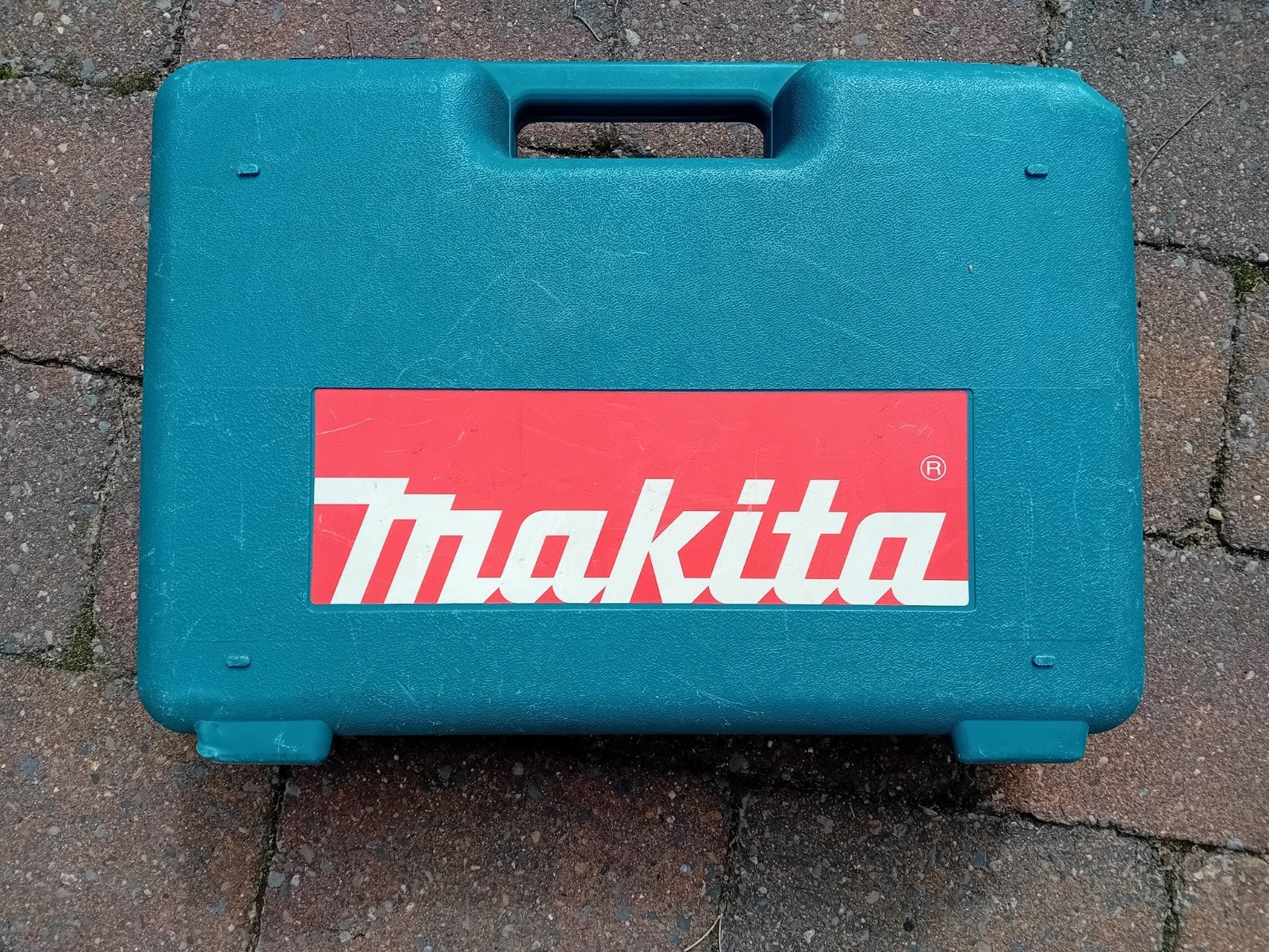 Makita Boor- en Schroefmachine met lader en 2 accu's, Gebruikt, Variabele snelheid, Ophalen of Verzenden, Boor- en Schroefmachine