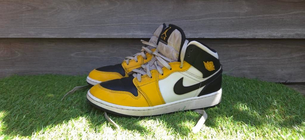 Nike Air Jordan 1 Mid SE 'Yellow Toe' sneakers, maat 40, Jongen of Meisje, Schoenen, Ophalen of Verzenden, Nike Air Jordan