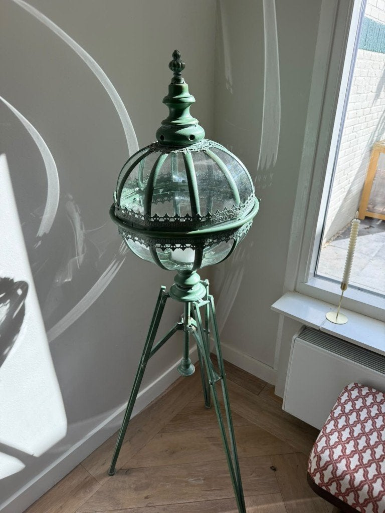 Grote vintage lantaarn op driepoot – 146 cm – groen met glas, Ophalen, Gebruikt, Metaal, Kandelaar
