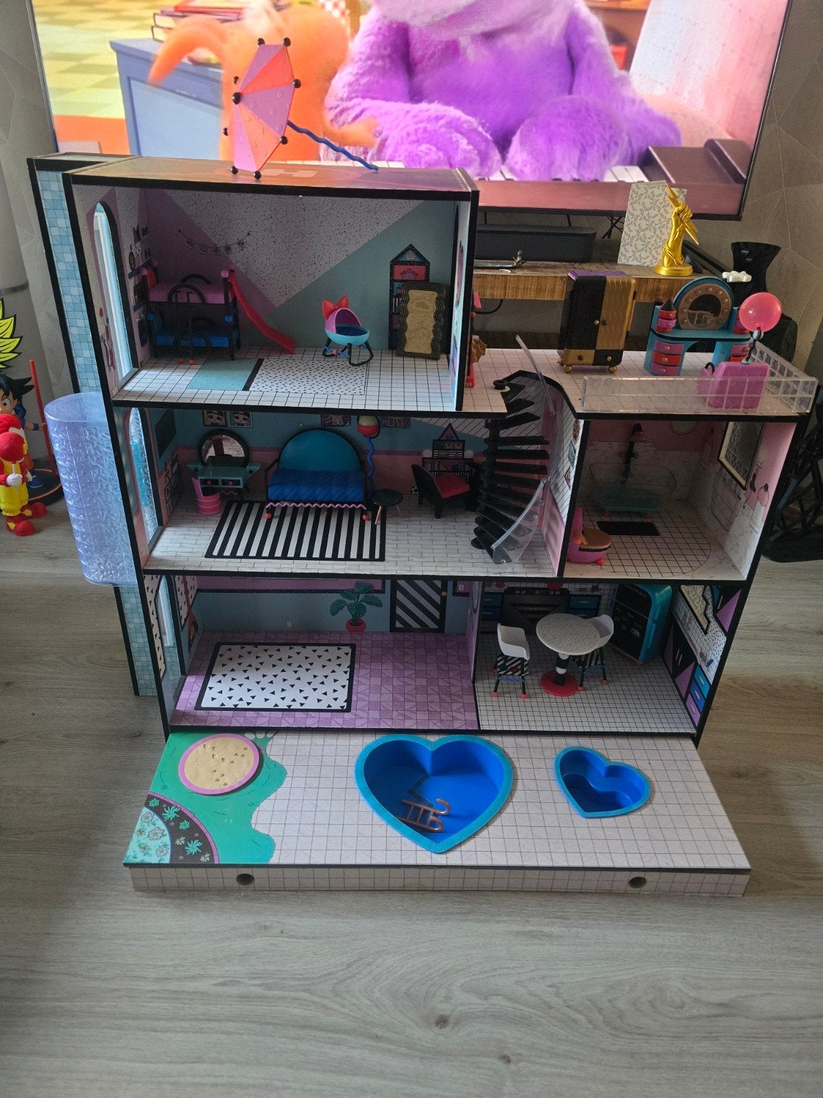 l.o.l speelhuis met accessoires, Ophalen, Gebruikt, Poppenhuis