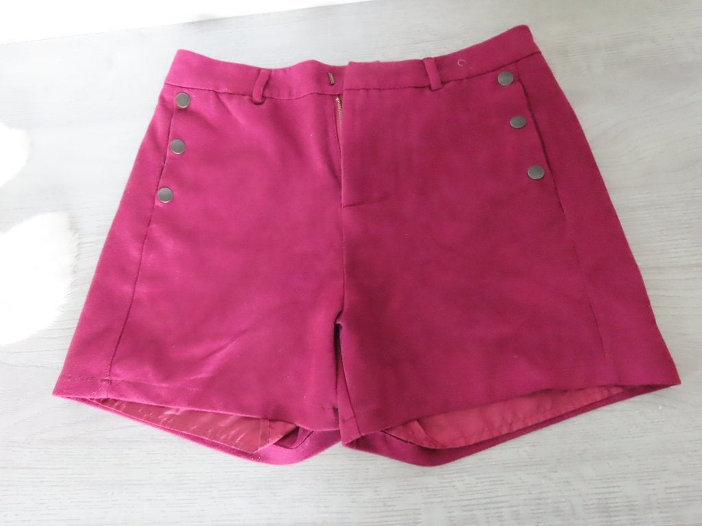 COSTES short Bordeaux/Burgundy Suède-Look Knoopdetails M  38, Overige kleuren, Ophalen of Verzenden, Zo goed als nieuw, W28 - W29 (confectie 36)