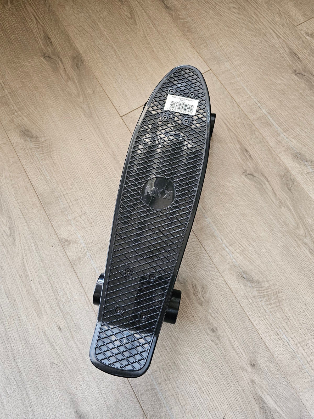 NKX Deluxe Skateboard Zwart 22 inch - Nieuw, Sport en Fitness, Skateboarden, Ophalen of Verzenden, Nieuw