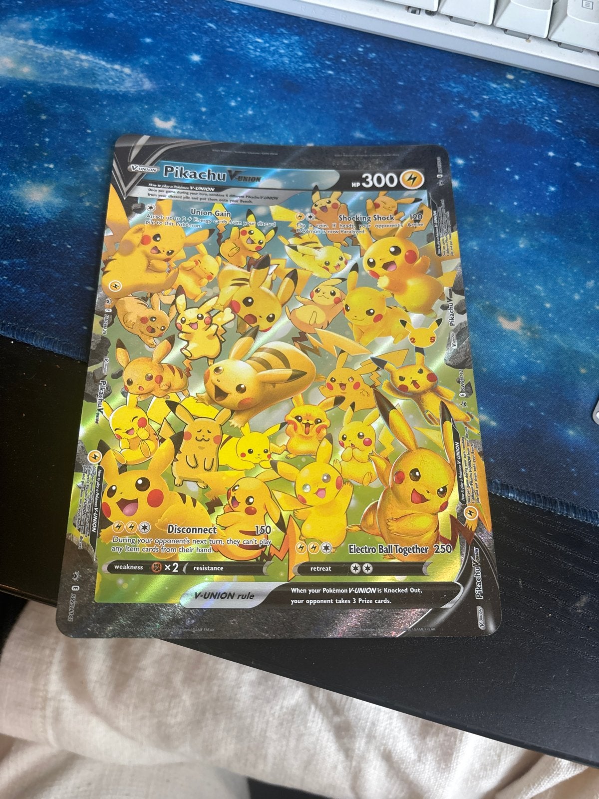 Pikachu V-UNION Pokémon kaart, Ophalen of Verzenden, Zo goed als nieuw, Losse kaart, Foil