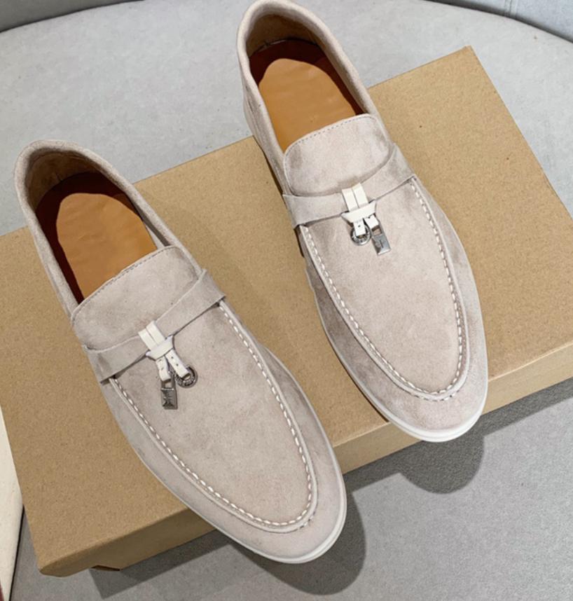 Loro piana loafers/instappers 35, Ophalen of Verzenden, Zo goed als nieuw, Beige, Instappers