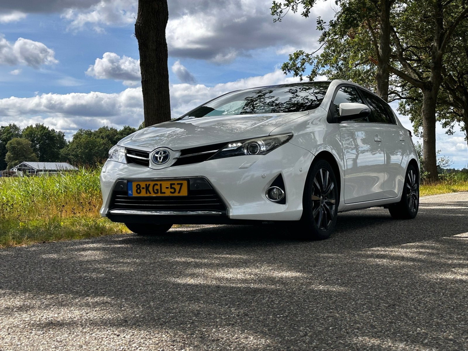 Toyota Auris 1.8 Full Hybrid 5DR CVT 2013 Wit, Zwart, 4 cilinders, 0 kg, Leder en Stof