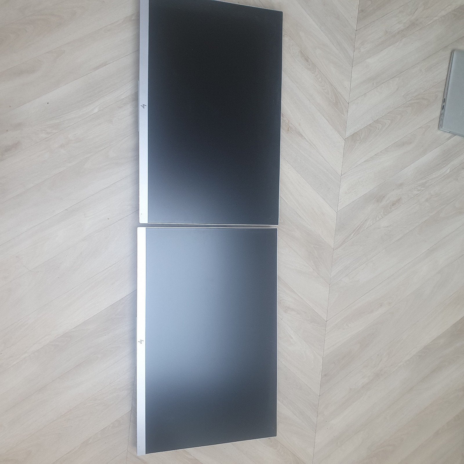 2x HP E24 G5 FHD IPS Monitoren, Computers en Software, Ophalen, IPS, In hoogte verstelbaar, Full HD