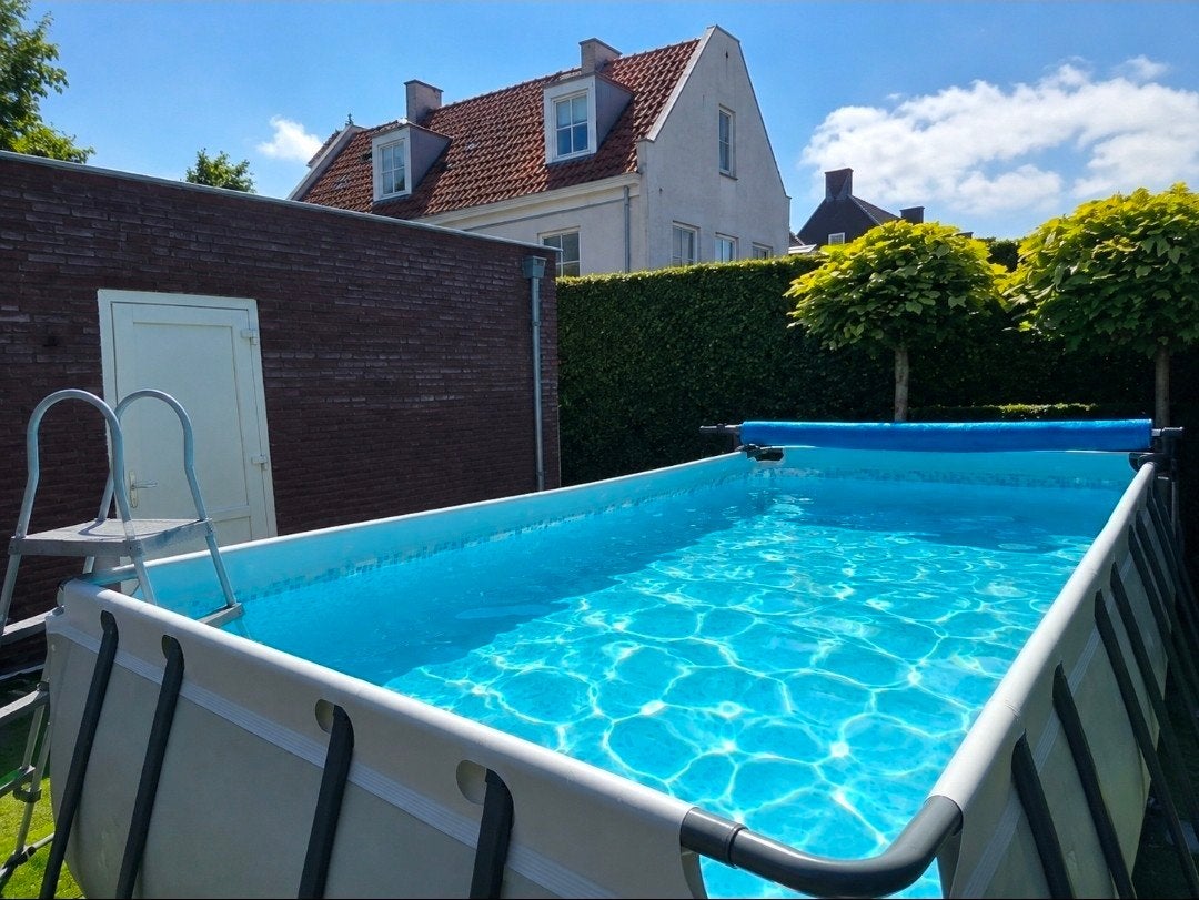 Zwembad met warmtepomp en filterpomp (deze zomer alleen gebr, Tuin en Terras, Zwembaden, Ophalen, 200 tot 300 cm, Zo goed als nieuw
