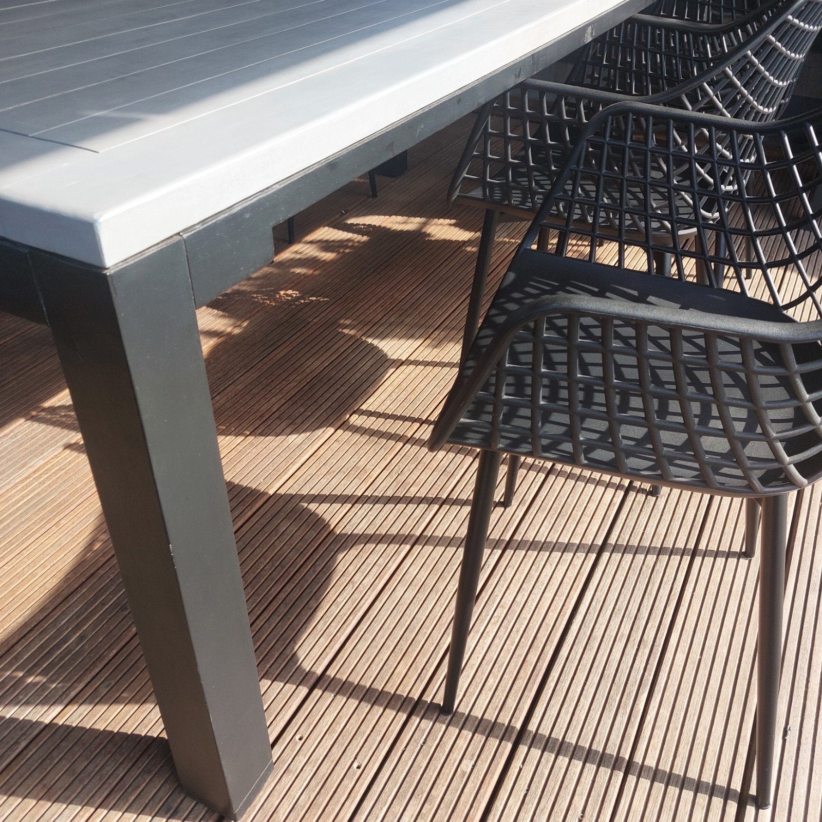 Teakhouten tuintafel 210x100 cm met grijs blad en zw. poten, Tuin en Terras, Ophalen, Zo goed als nieuw, Rechthoekig, Teakhout