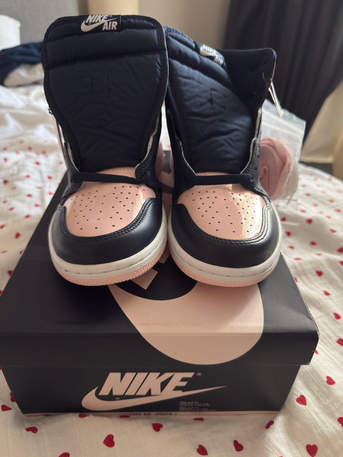 Jordan 1 Atmosphere - Maat 40 - Nieuwstaat, Kleding | Dames, Schoenen, Ophalen of Verzenden, Nieuw, Roze, Sneakers of Gympen